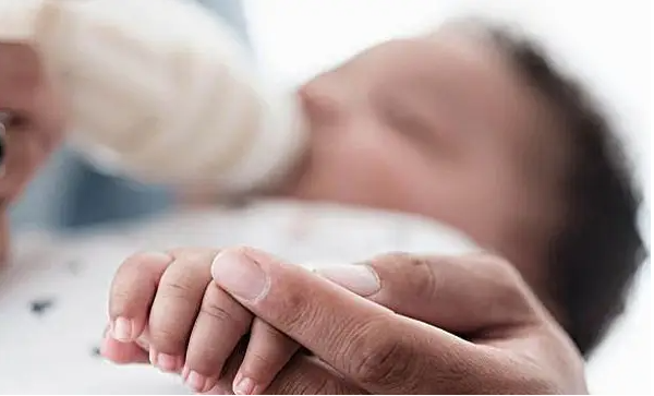 切除子宫获得孩子_精子质量差_试管婴儿移植后胚胎停育会有什么特殊反应吗？